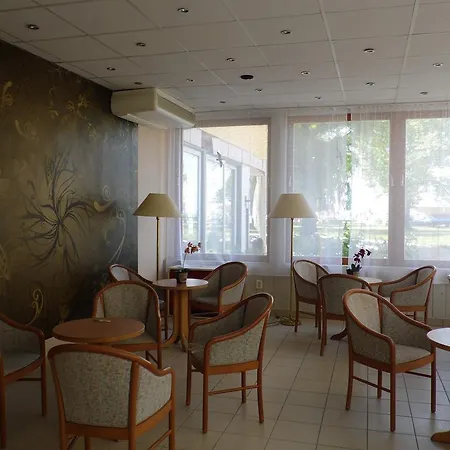 Hotel Kenese ホテル 4*